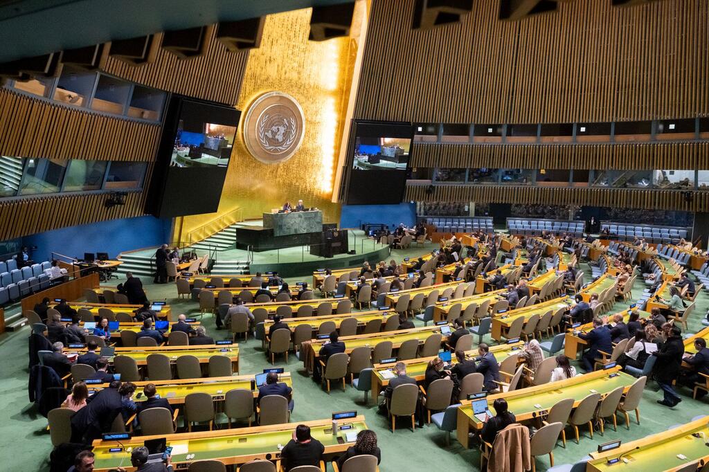 联合国大会堂在乌克兰问题紧急特别会议期间的全景视角。